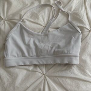 Lululemon White Sports Bra with Scoop Neck and Elastic Band